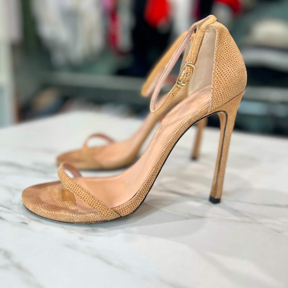 Stuart Weitzman Nudist • 8.5 • nude/tan pebbled